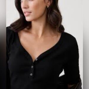 Banana Republic Women’s Black Long Sleeve Henley 1/4 Abalone Buttons Medium